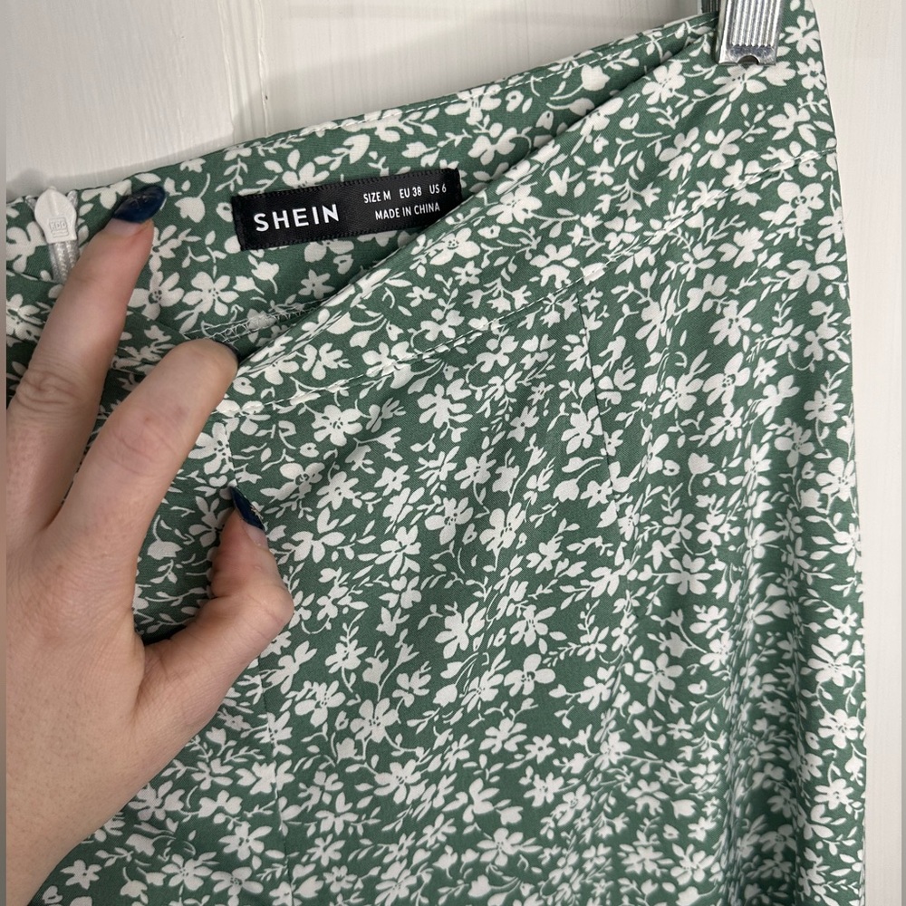 NWOT SHEIN Green and White Floral Trousers - Picture 2 of 6